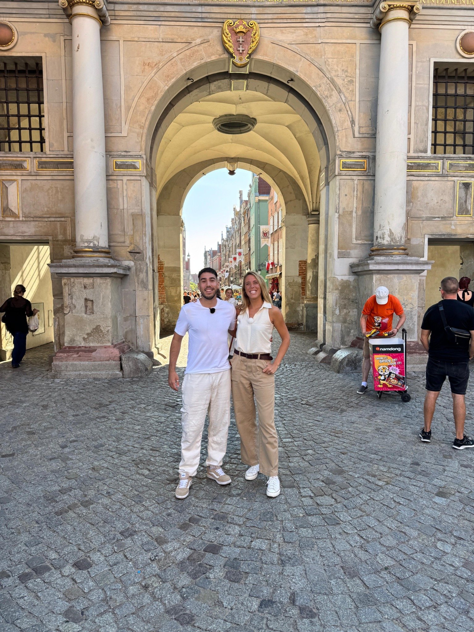 Fran con la presentadora de Andaluces x el mundo en Gdańsk